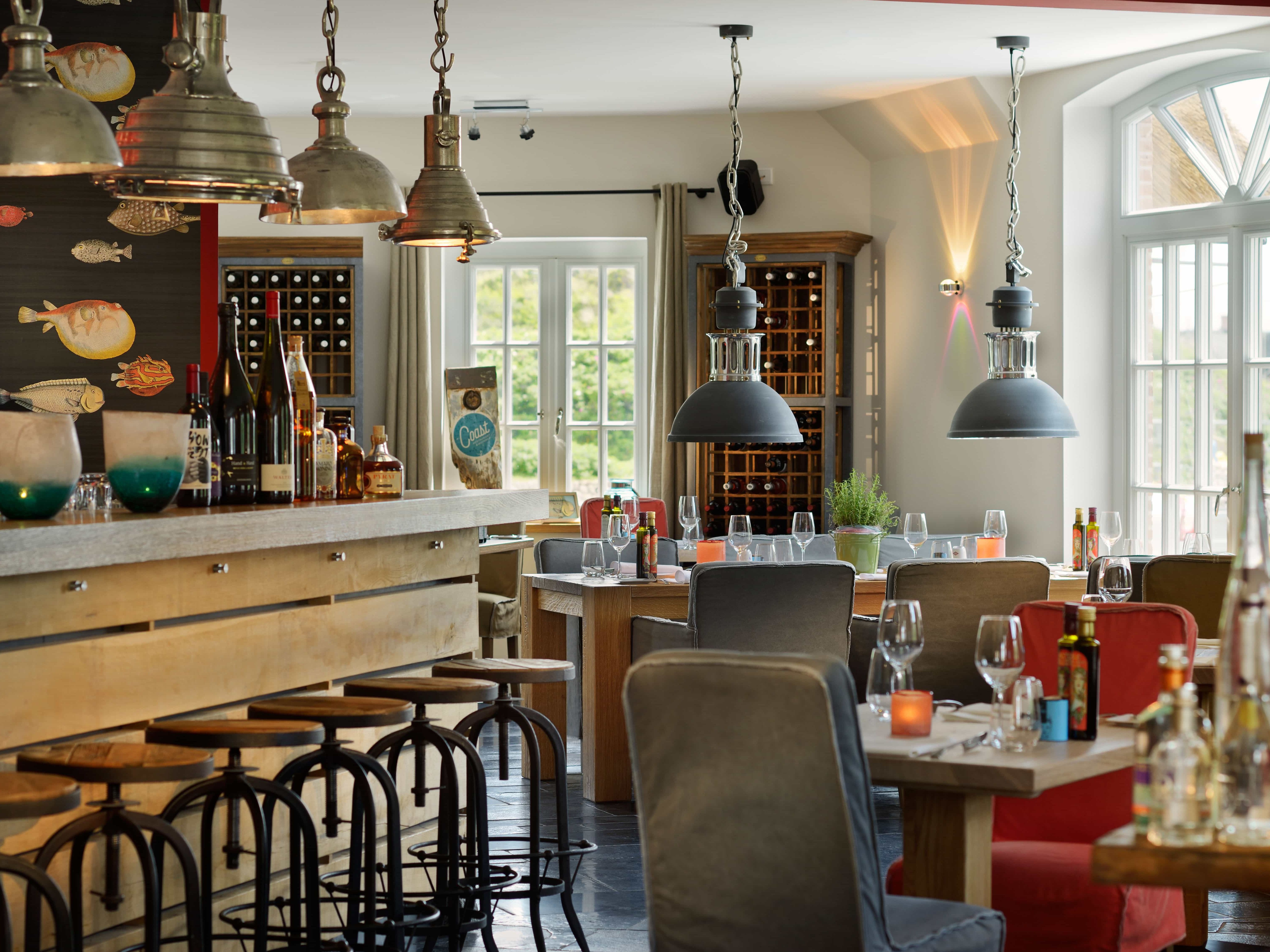 Bar und Innenraum vom Restaurant & Weinbar Coast in Rantum auf Sylt