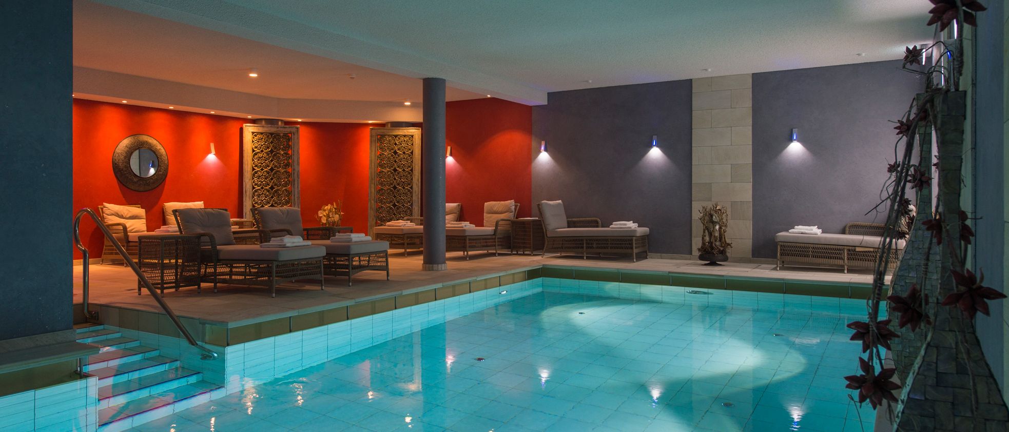 Wellnessbereich mit Schwimmbad im Hotel Hof Galerie in Morsum auf Sylt