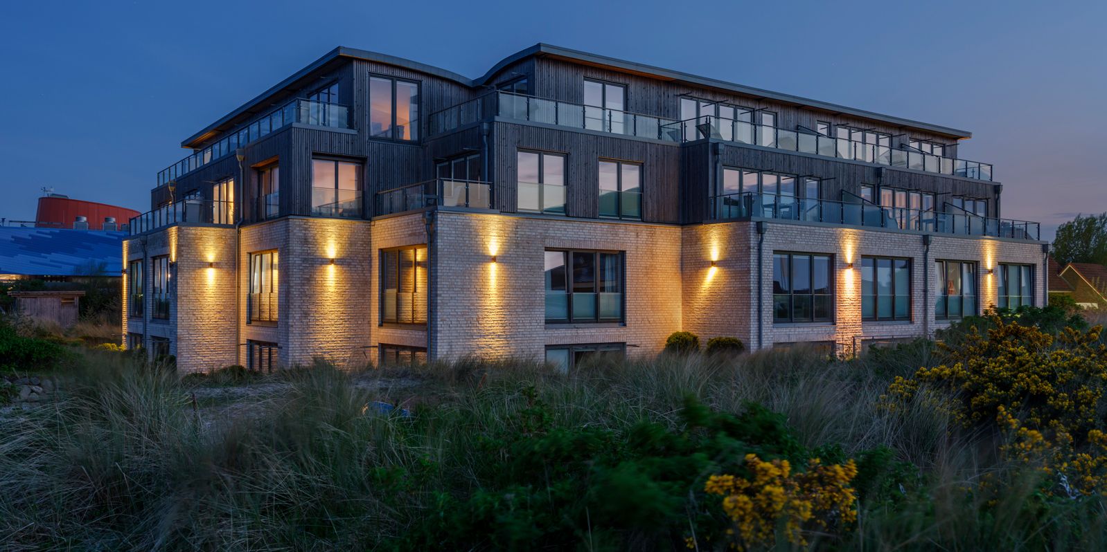 Bild zeigt die Eingangsseite vom Hotel Hof Galerie vom Hotelportal Sehnsucht Sylt