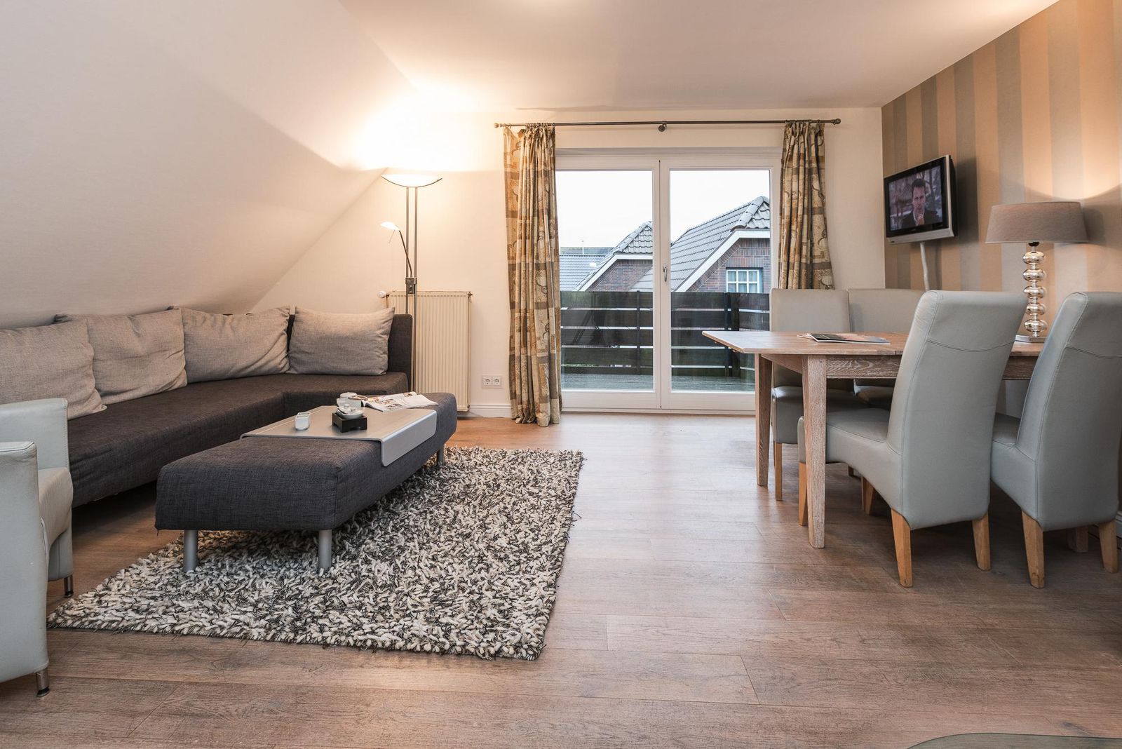Apartment mit Sofa und Essecke Hotel Landhaus Sylter Hahn in Westerland auf Sylt